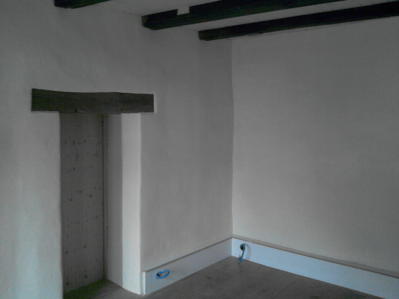 Zimmer renoviert mit Sumpfkalk ( Mauerwerk und Verputze )